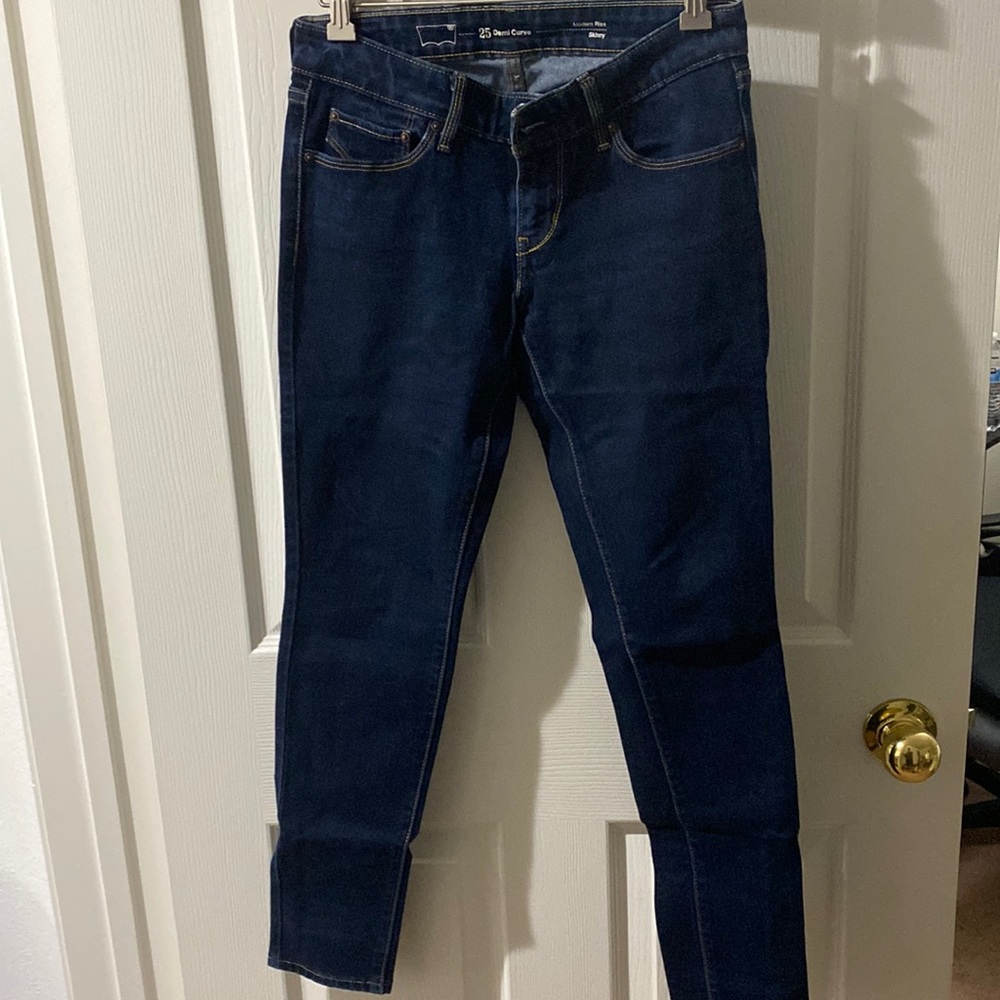 Levi’s women Demi. Size 25x30